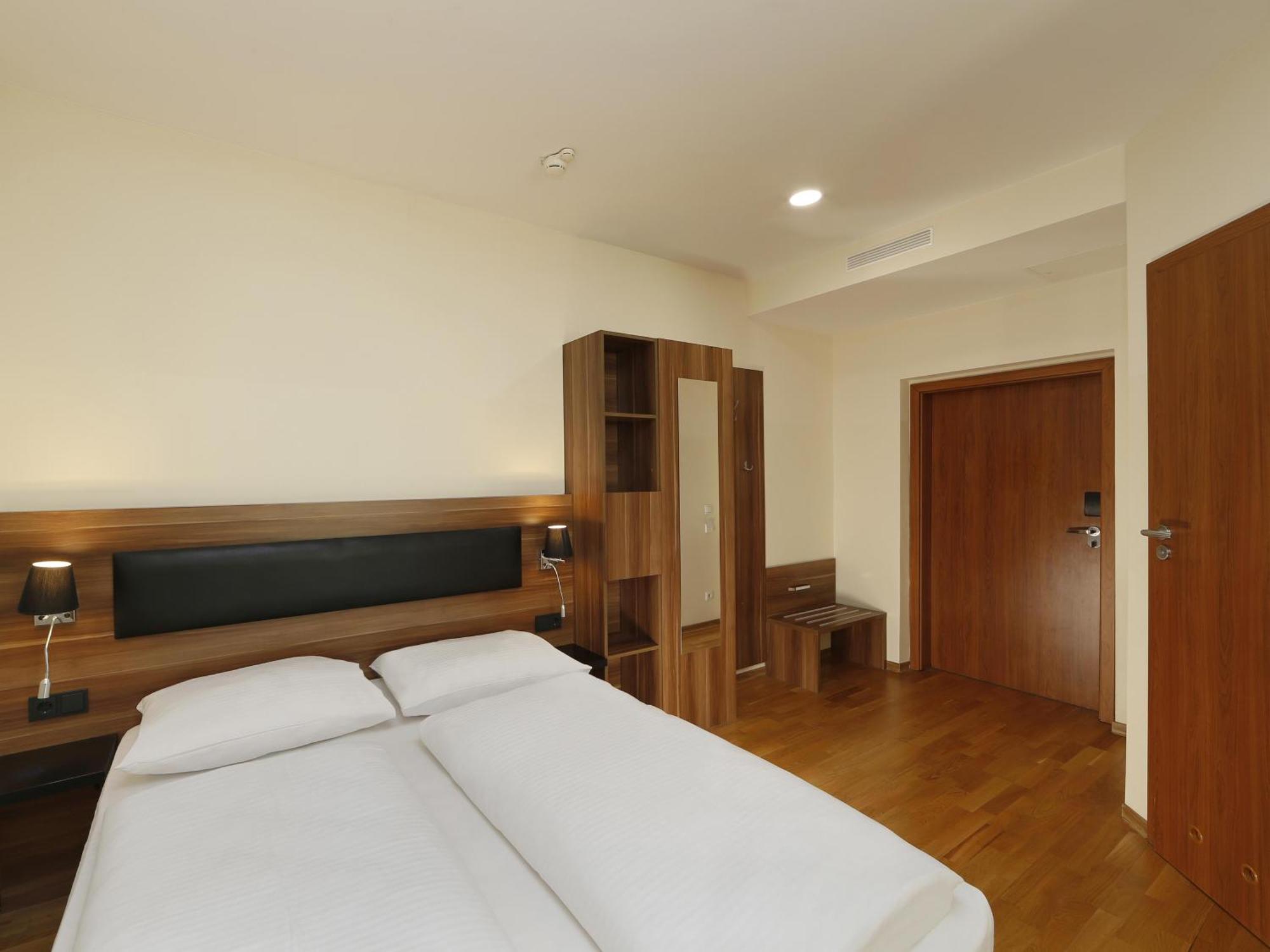 B&B Hotel Berlin-Adlershof Exterior photo