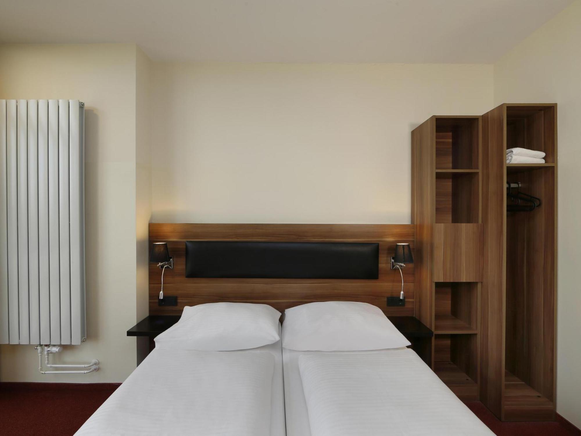 B&B Hotel Berlin-Adlershof Exterior photo