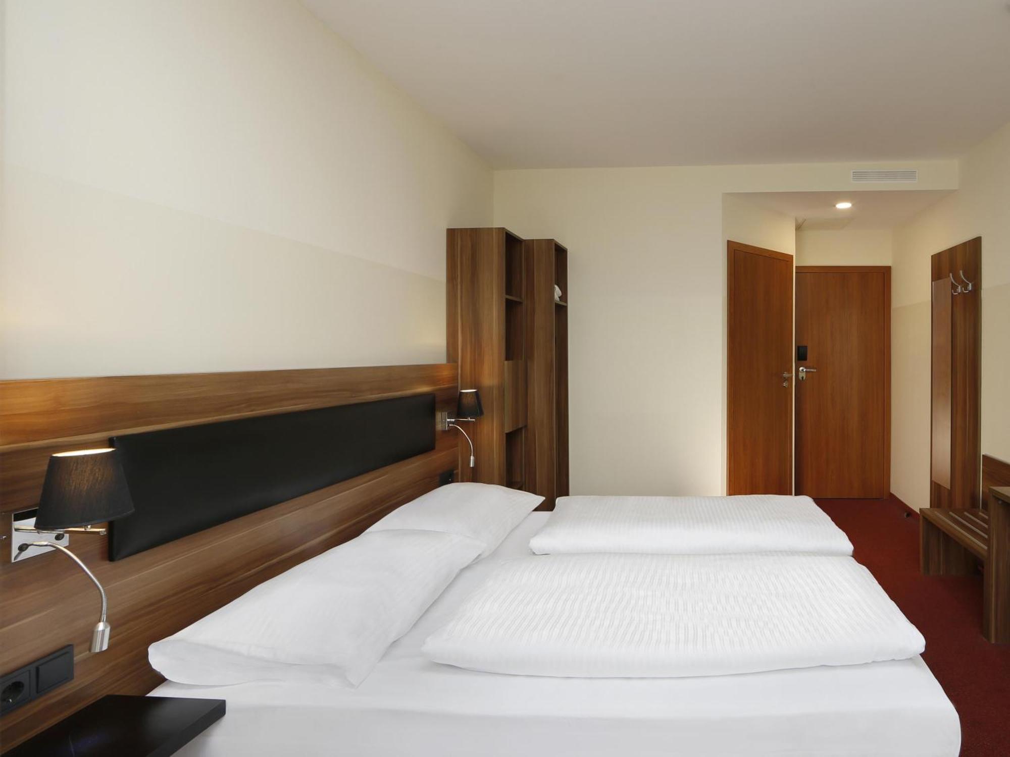 B&B Hotel Berlin-Adlershof Exterior photo