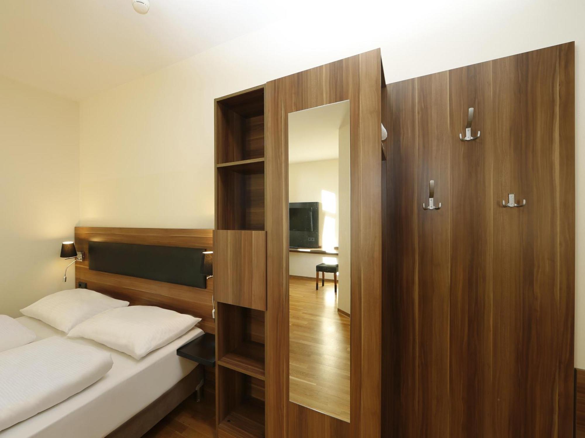 B&B Hotel Berlin-Adlershof Exterior photo