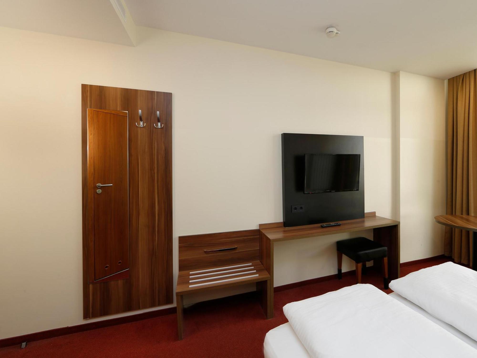 B&B Hotel Berlin-Adlershof Exterior photo